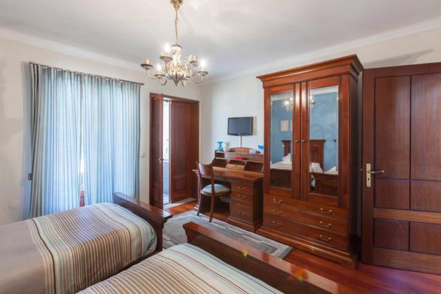 Pool & Sea Oporto Homestay *